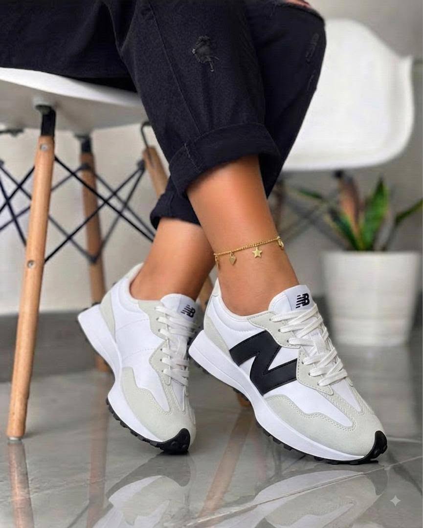 Sneakers Baskets New Balance style rétro noires et blanches