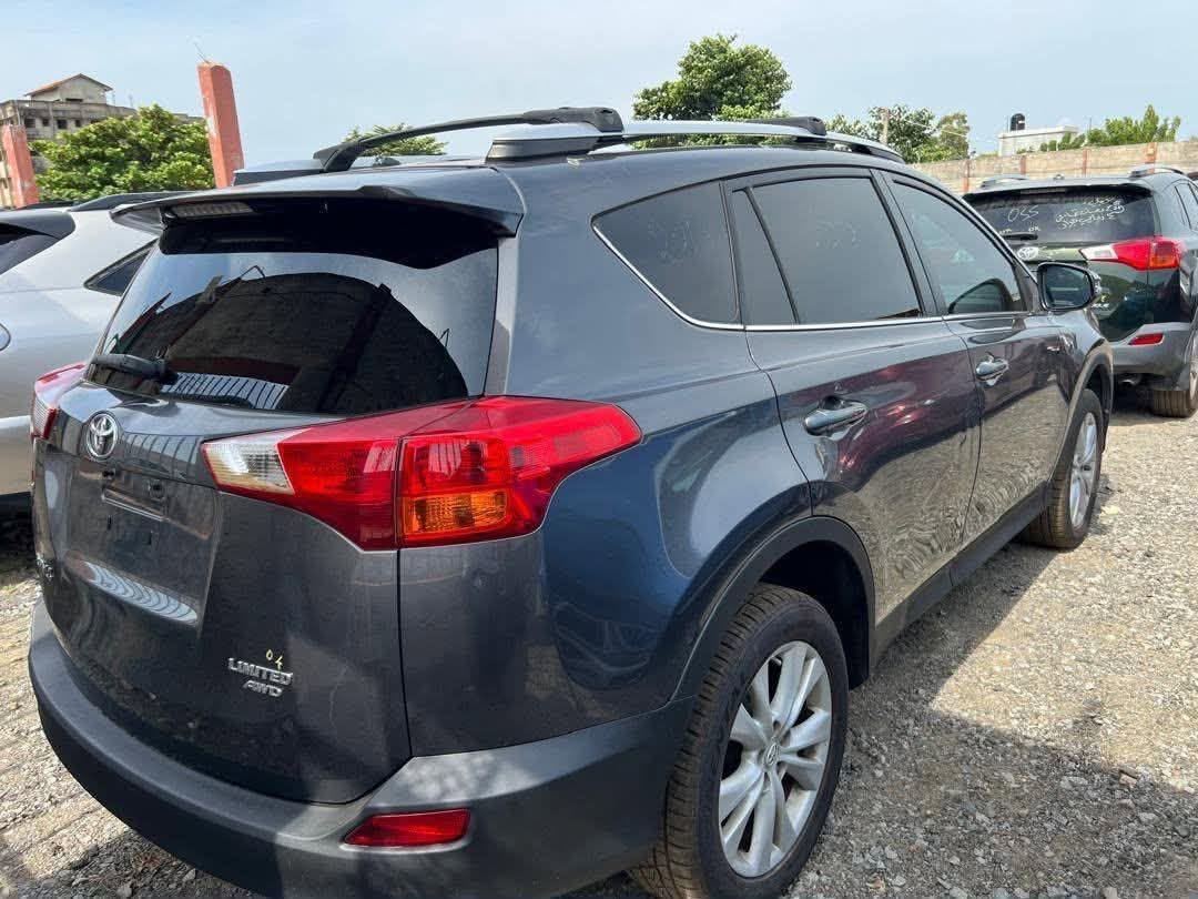 TOYOTA RAV4 2014- Essence 2.5L Automatique