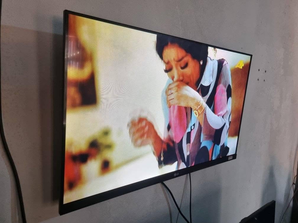 Tv+numériques+marque+LG+cartons+et+accessoires+disponibles