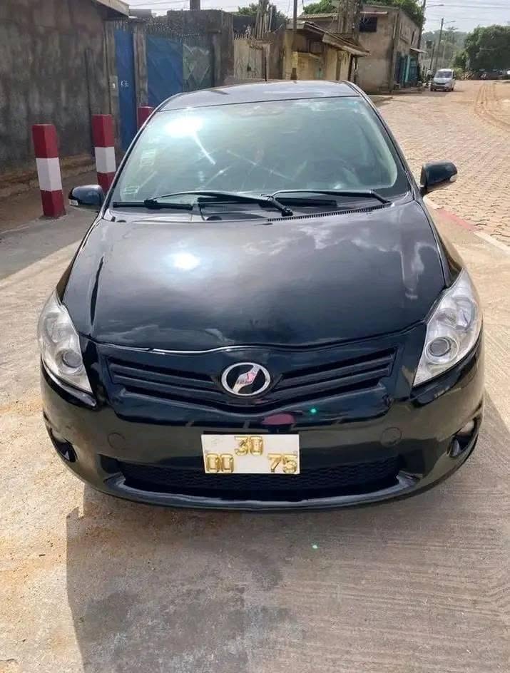 TOYOTA Auris