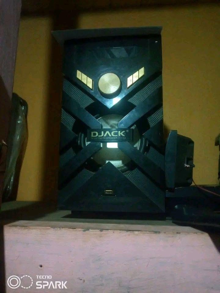 Woofer+Djack+avec+3+baffles+et+sa+télécommande