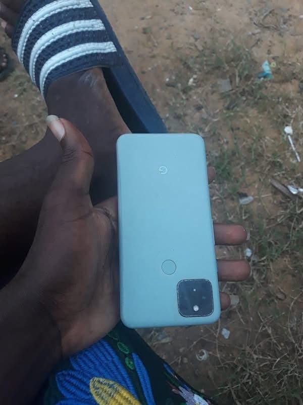 Pixel 5 simple afficheur off douala celui qui a 20k vient pr